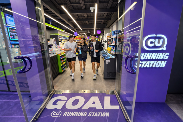 CU’s running-themed store located in Yeouido Hangang Park (BGF Retail)