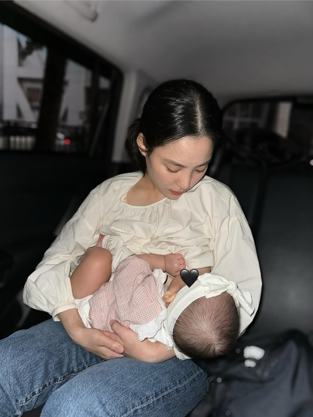 A photo of Yoo Jung-yeon breastfeeding her baby in a car. (Courtesy of Yoo)