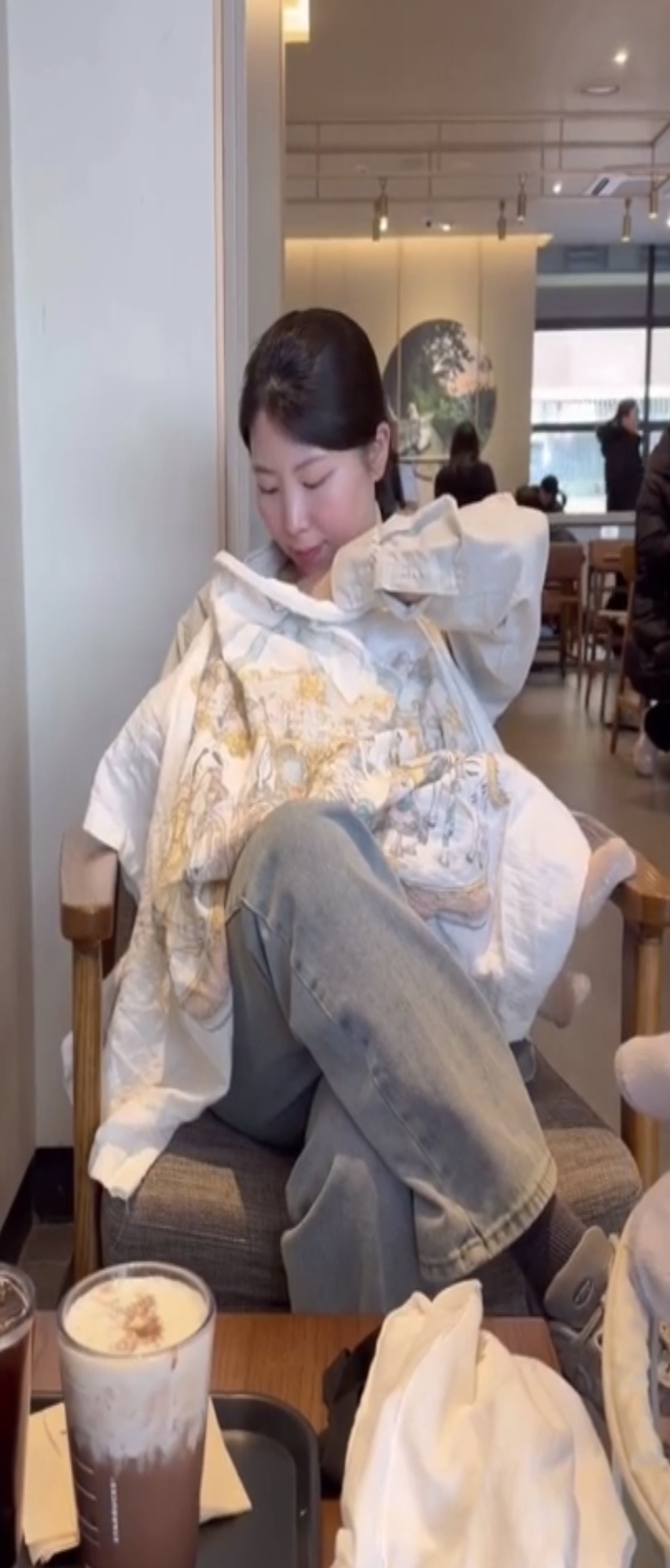 Han Ye-seul breastfeeds her child at a cafe while wearing a nursing cover. (Courtesy of Han)