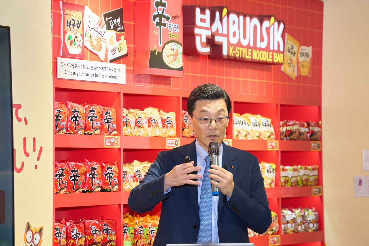 Kim Dae-ha, head of Nongshim Japan, speaks during a media conference at Shin Ramyun Bunsik in Harajuku, Japan, Wednesday. (Nongshim)