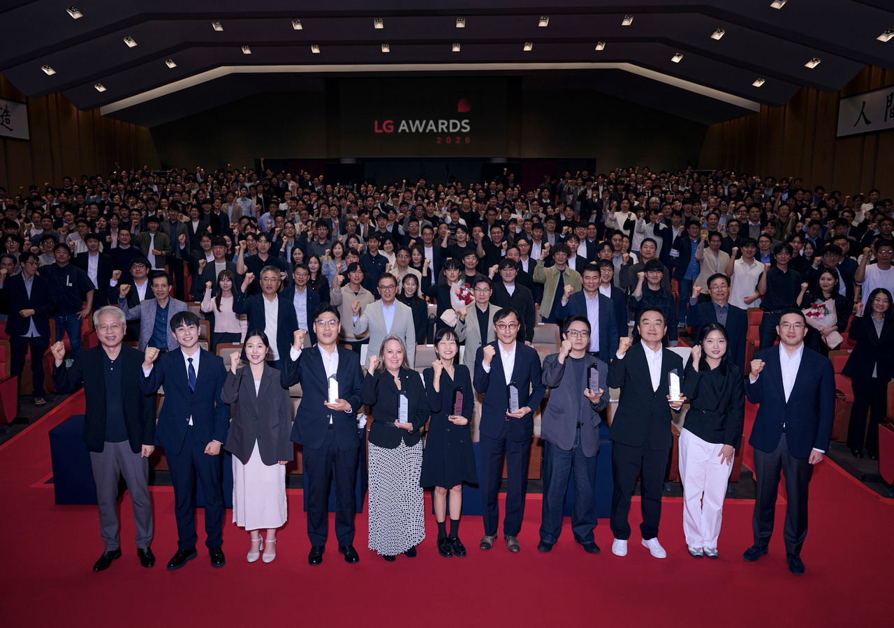 LG Group Chairman Koo Kwang-mo (right) and award recipients pose at the 2026 LG Awards at LG Academy in Icheon, Gyeonggi Province, on Thursday. (LG Corp.)