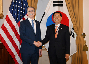 Finance chiefs of S. Korea, US share view Korean won's excessive volatility is not desirable