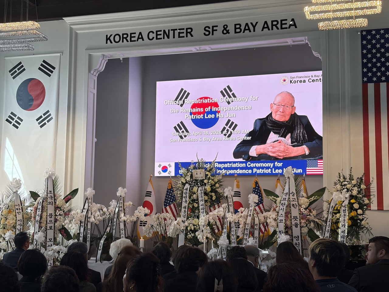 A repatriation ceremony for the remains of independence fighter Lee Ha-jun takes place at the San Francisco & Bay Area Korea Center on Saturday. (Yonhap)