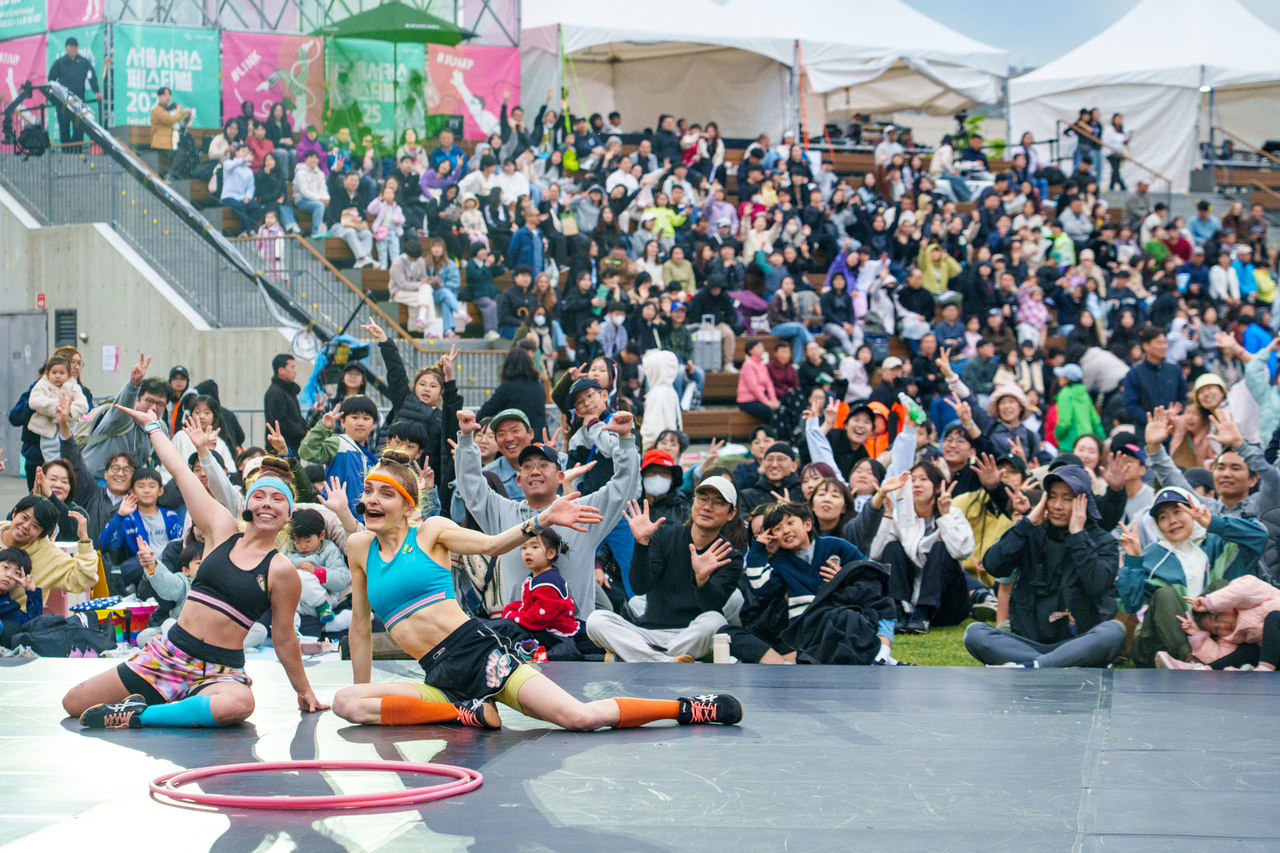 A performance from the Seoul Circus Festival 2025