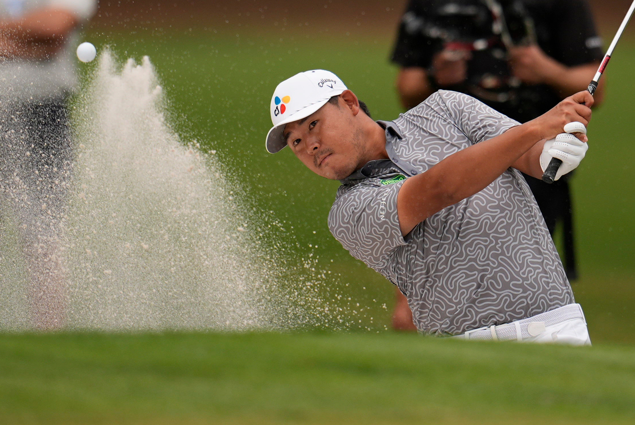 Kim Si-woo of South Korea hits a shot out of a bunker on the second hole during the final round of the RBC Heritage at Harbour Town Golf Links in Hilton Head Island, South Carolina on Sunday. (AP-Yonhap)