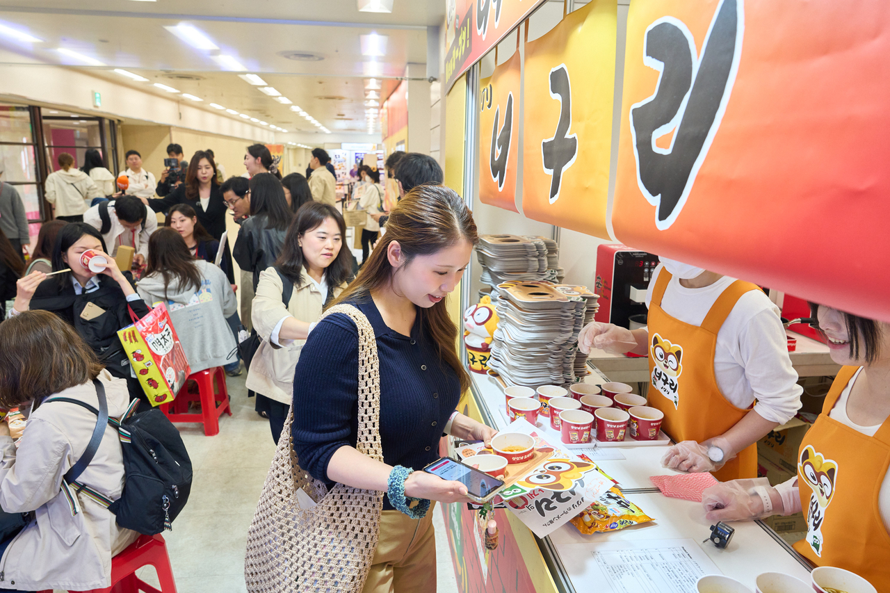 Visitors line up for bowls of Neoguri at Korea Expo Tokyo 2026 on Thursday. (Nongshim)