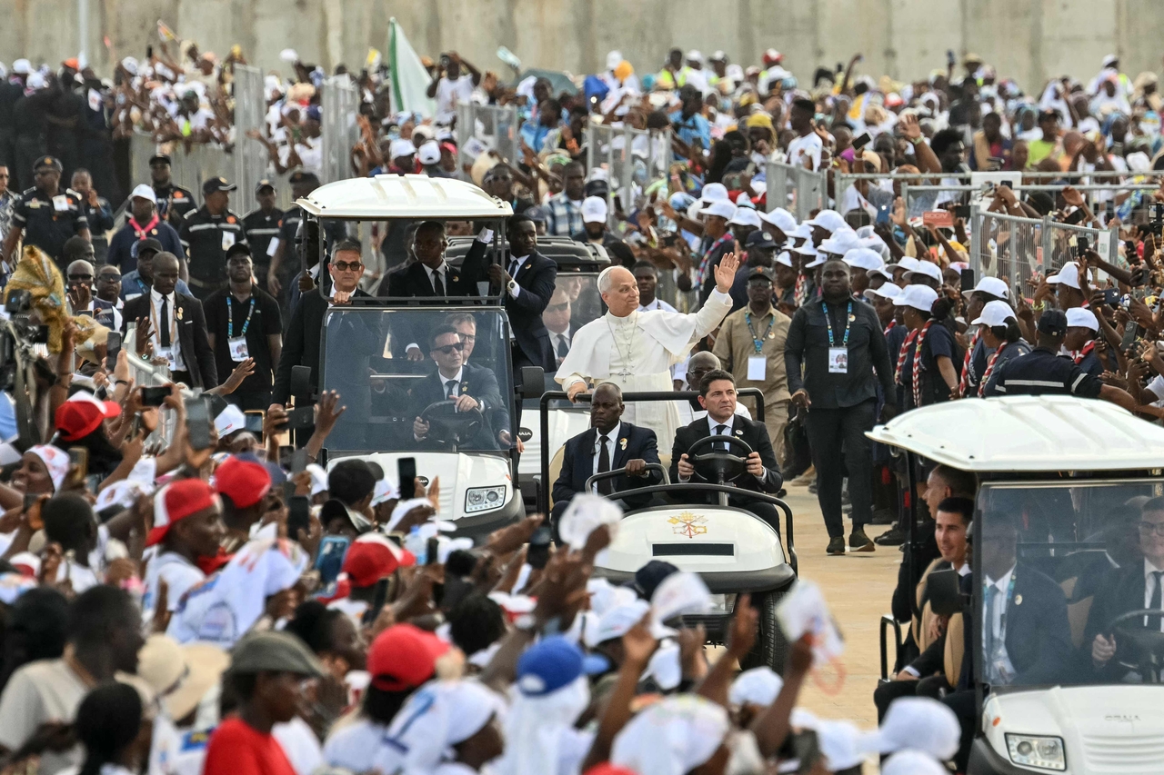 Pope Leo XIV (center) waves to the crowd as he arrives to lead a Holy Rosary Prayer on the esplanade  in front of the Sanctuary of Mama Muxima, in Muxima, Angola, Sunday.   AFP-Yonhap