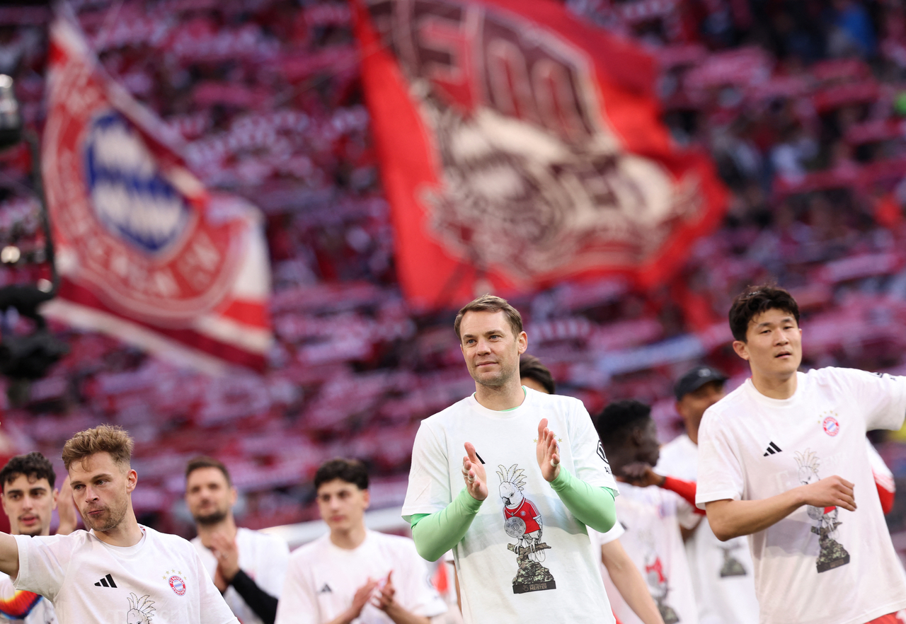 Bayern Munich's Kim Min-jae (right) celebrates after winning the Bundesliga on Sunday.   Reuters-Yonhap