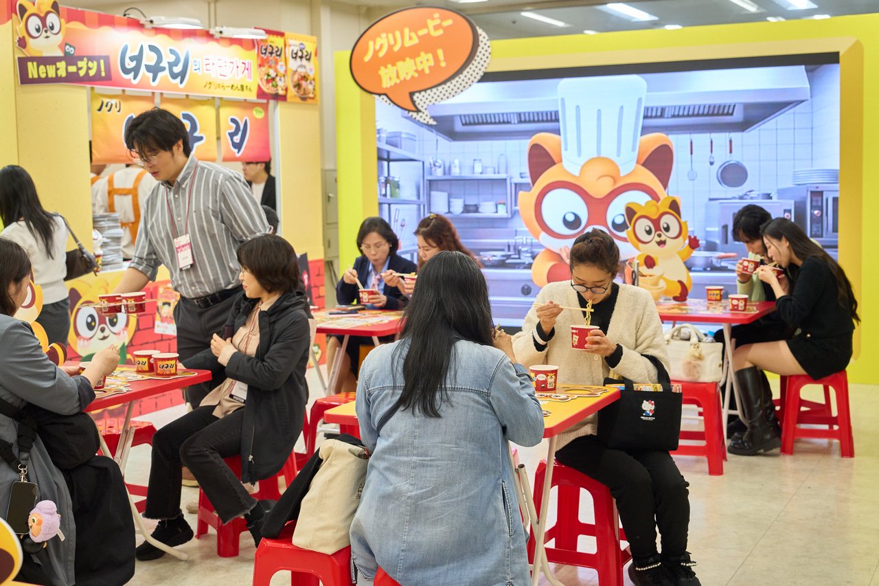 Visitors sample bowls of Neoguri at Korea Expo Tokyo 2026 on Thursday. (Nongshim)