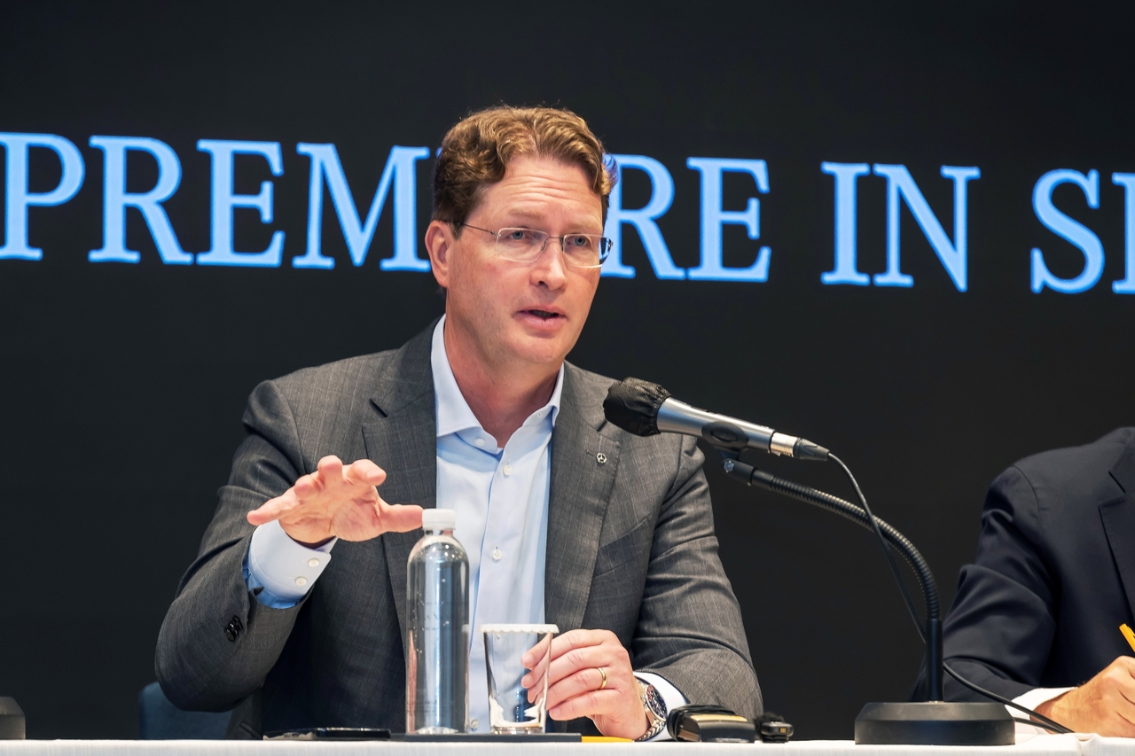 Mercedes CEO calls Seoul ‘natural choice’ for EV C-Class debut - THE ...