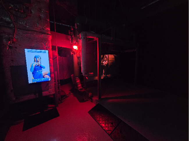 An installation view of “This Video Is Not a Sign Language Interpretation" (left) and "Dancing Machine" by Woo Ji-yang and Yang Seung-wook (Park Yuna/The Korea Herald)
