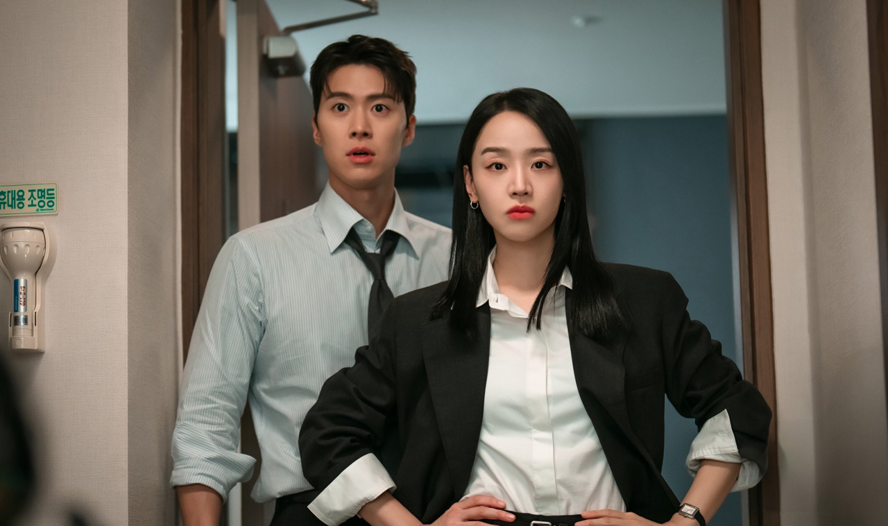 "Filing for Love," starring Gong Myoung (left) and Shin Hae-sun (tvN)