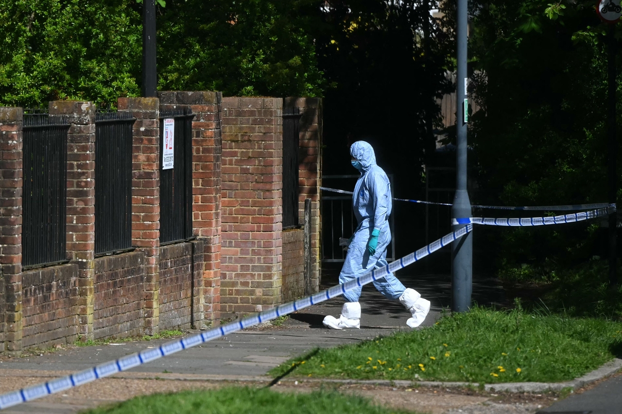 A police forensic officer works inside a cordon set up near to Kenton United Synagogue in Harrow, London, Sunday. (AFP-Yonhap)