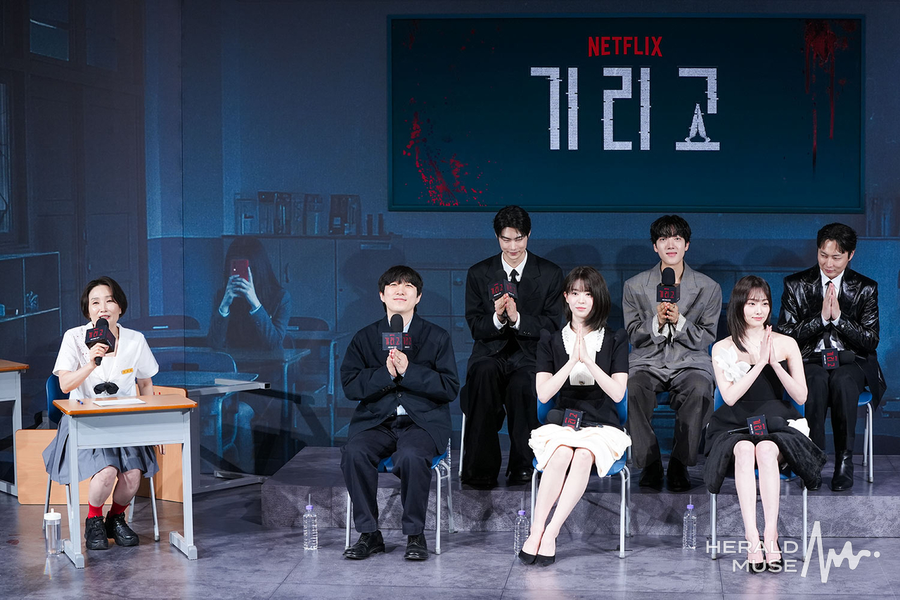[헤럴드뮤즈=민경빈기자] 넷플릭스 오리지날 ‘기리고’ 기자간담회가 21일 오후 서울시 용산구 용산 CGV에서 열렸다. 이날 배우 가 취재진을 향해 소감을 전하고 있다.