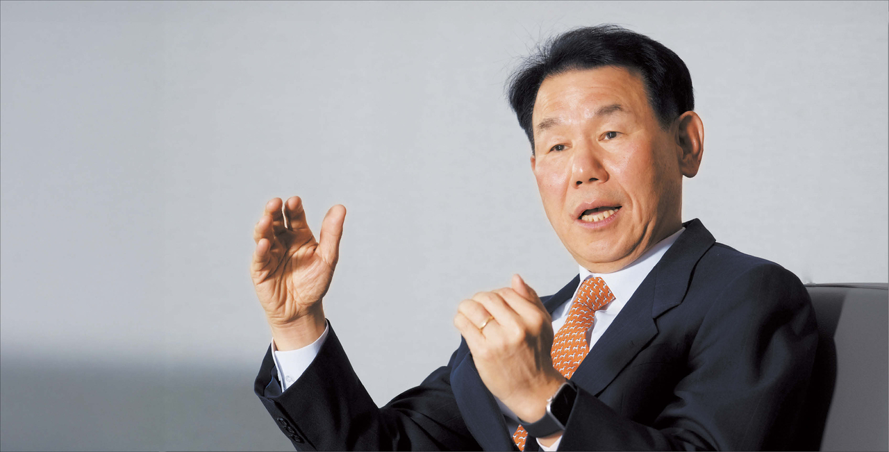 Korea Exchange CEO Jeong Eun-bo speaks during an interview with Herald Business at his office in Yeouido, Seoul, on April 15. (Im Se-june/Herald Business)