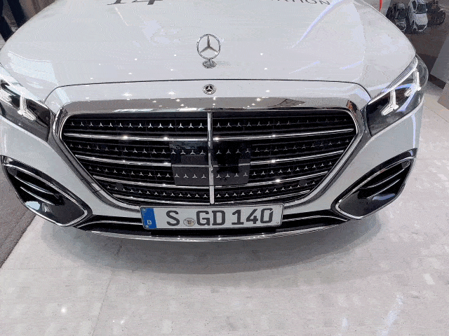 Mercedes-Benz’s new S-Class sedan is showcased in Gangnam, southern Seoul, as part of the brand’s 140th anniversary world tour. (Byun Hye-jin/The Korea Herald)