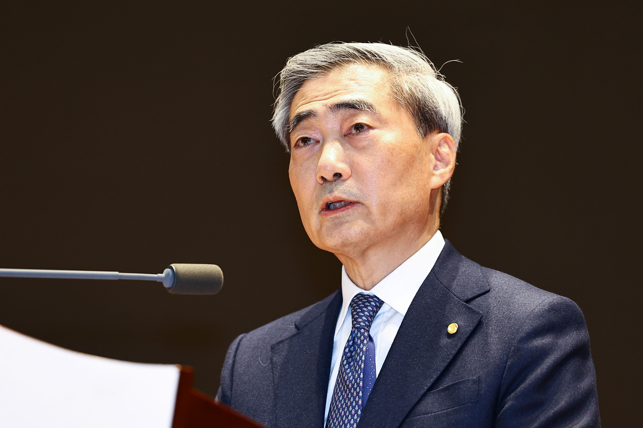 Bank of Korea Gov. Shin Hyun-song gives a speech during an inaugural ceremony held at the bank’s headquarters in central Seoul, Tuesday. (Yoon Chang-bin/The Korea Herald)