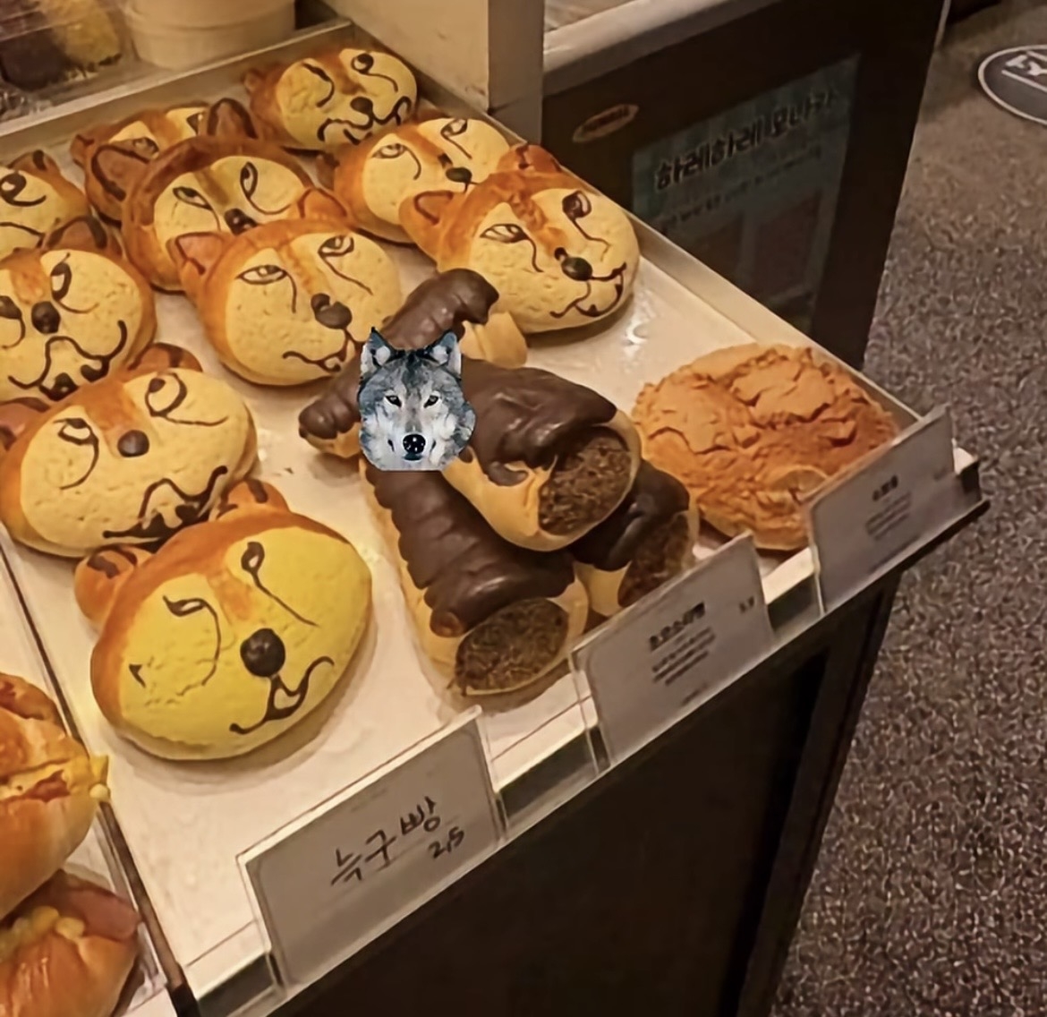 A chocolate-cream pastry stamped with the wolf’s face, dubbed "Neukgu Bread" (@suzy_azy_, Instagram)