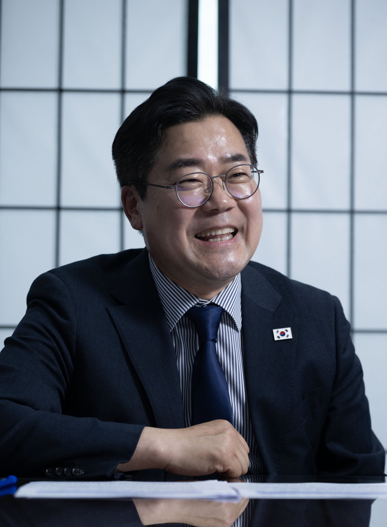 Rep. Park Chan-dae of the Democratic Party of Korea speaks during an interview with The Korea Herald on Friday. (Im Se-jun/The Korea Herald)