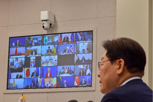 President Lee Jae Myung attends a videoconference at Cheong Wa Dae  in Seoul on Friday on ensuring freedom of navigation in the Strait of Hormuz, led by France and the United Kingdom. (Cheong Wa Dae)