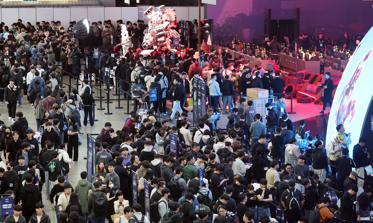 Crowds gather at G-Star 2025 at Bexco in Busan. (Newsis)
