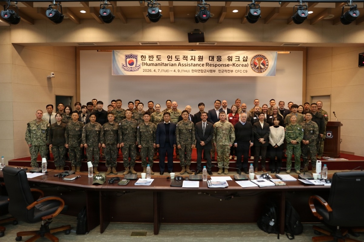 South Korean and US service members from across US Forces Korea, Combined Forces Command and others participating in a workshop pose for a photo at Camp Humphreys in Pyeongtaek, some 60 kilometers from Seoul, on April 7. (Defense Visual Information Distribution Service)