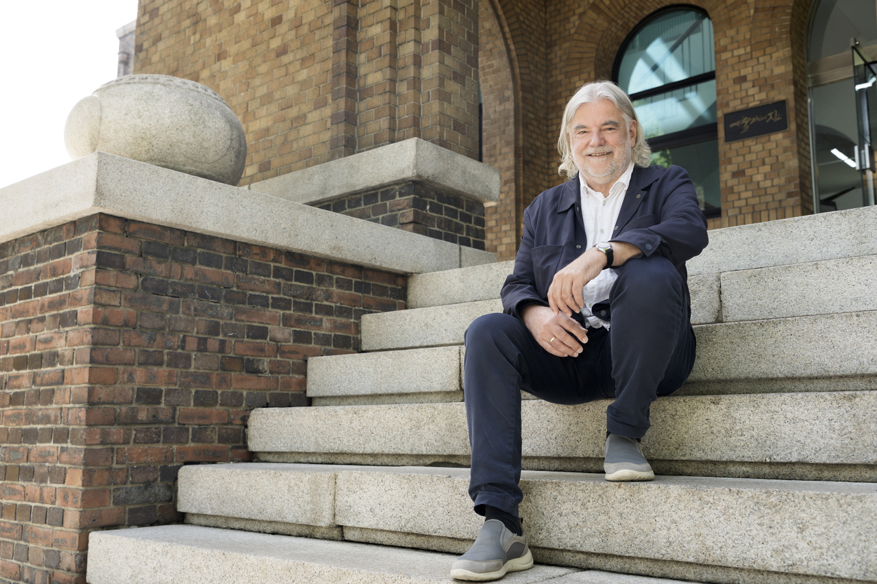Heinz Janisch poses for photos after a group interview with reporters in Seoul on Tuesday. (Arts Council Korea)