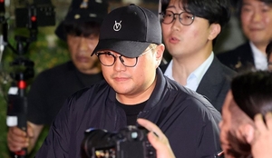 ‘음주 뺑소니’ 김호중, ‘50억’ 돈방석 앉나…복역 중 아트엠엔씨 대주주로