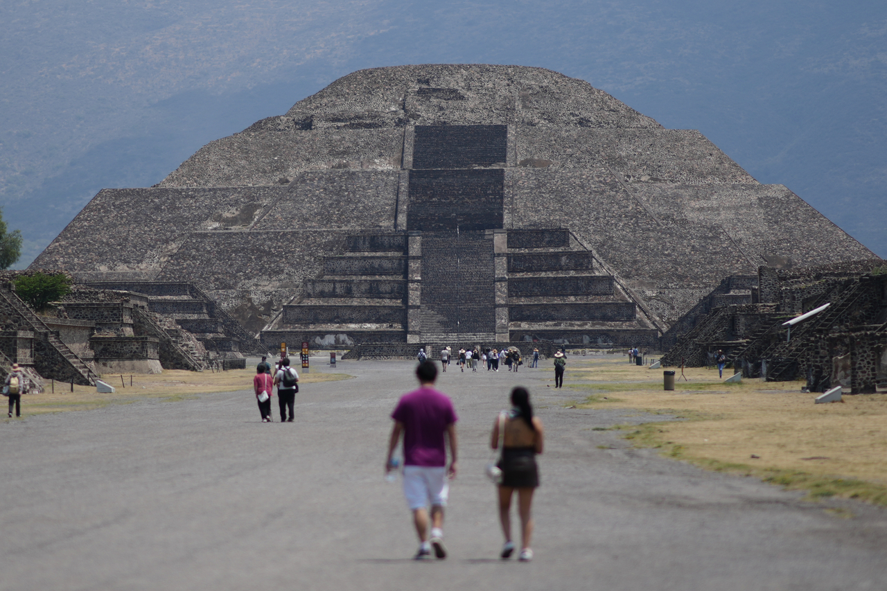 The Teotihuacan pyramids reopen to visitors two days after a gunman opened fire at the archaeological site on the outskirts of Mexico City, Wednesday.   AP-Yonhap