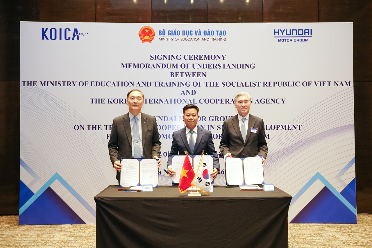 From left: KOICA President Chang Won-sam, Vietnam's Deputy Minister of Education and Training Le Quan and President of Strategic Planning at Hyundai Motor Group Sung Kim pose for a photo after signing a memorandum of understanding in Hanoi, Vietnam, Thursday. (Hyundai Motor Group)