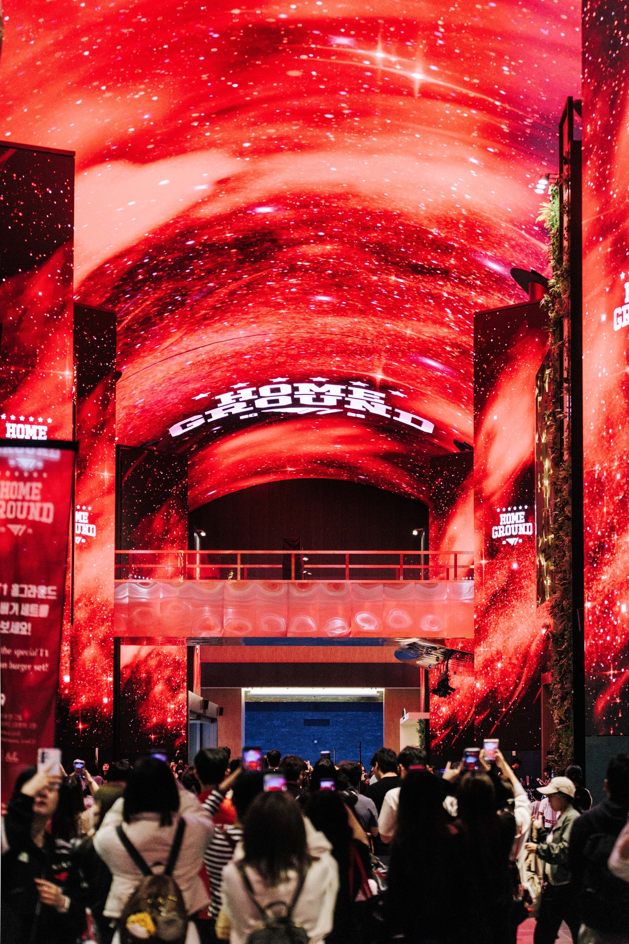 T1's ceiling media installation at Inspire Resort in Incheon, Friday. (T1)