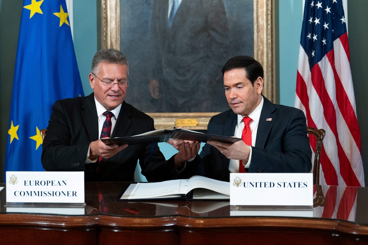 US Secretary of State Marco Rubio (right) and European Union Trade Commissioner Maros Sefcovic exchange documents as they sign a memorandum of understanding for a strategic partnership on critical minerals at the State Department in Washington on Friday.   AFP-Yonhap