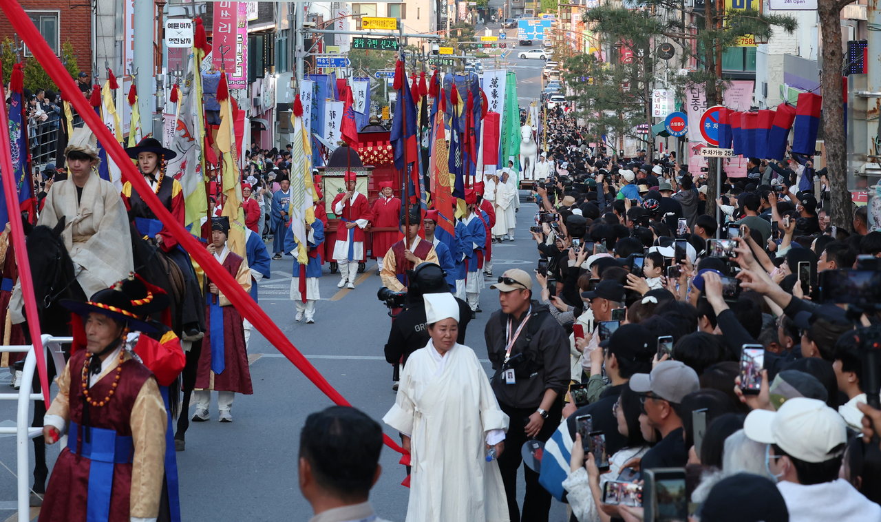 Royal funeral procession of King Danjong revived - The Korea Herald