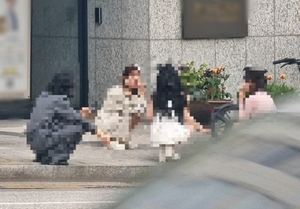 초등학교 앞 여BJ들 노출과 흡연... 강남 학부모들 "애들 보기 민망해"