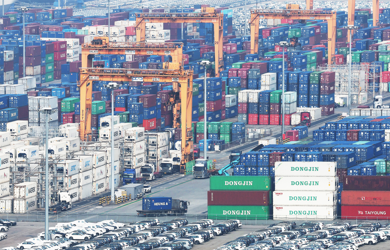 Containers are stacked at a port in the city of Pyeongtaek, south of Seoul, in this file photo from April 1. (Yonhap)