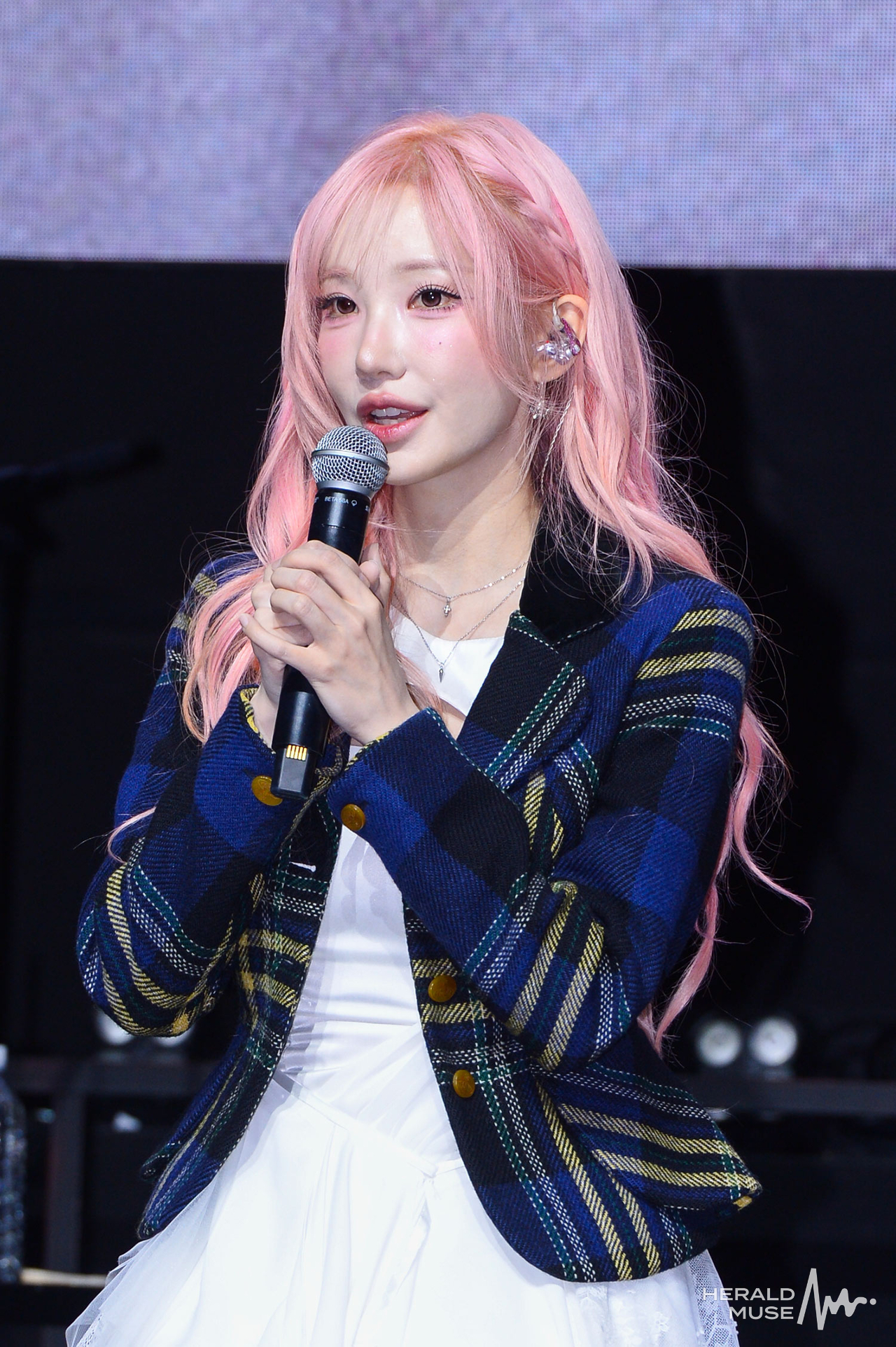 [헤럴드뮤즈=민경빈기자] 밴드 ‘QWER’의 미니 4집 ‘CEREMONY’ 쇼케이스가 27일 오전 서울 서대문구 예스24 원더로크홀에서 열렸다.