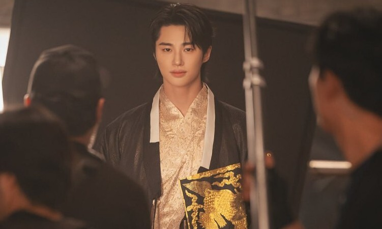 Actor Byun Woo-seok wearing the cheollik in an episode of the MBC drama "Perfect Crown." (Screen caputre from Perfect Crown)