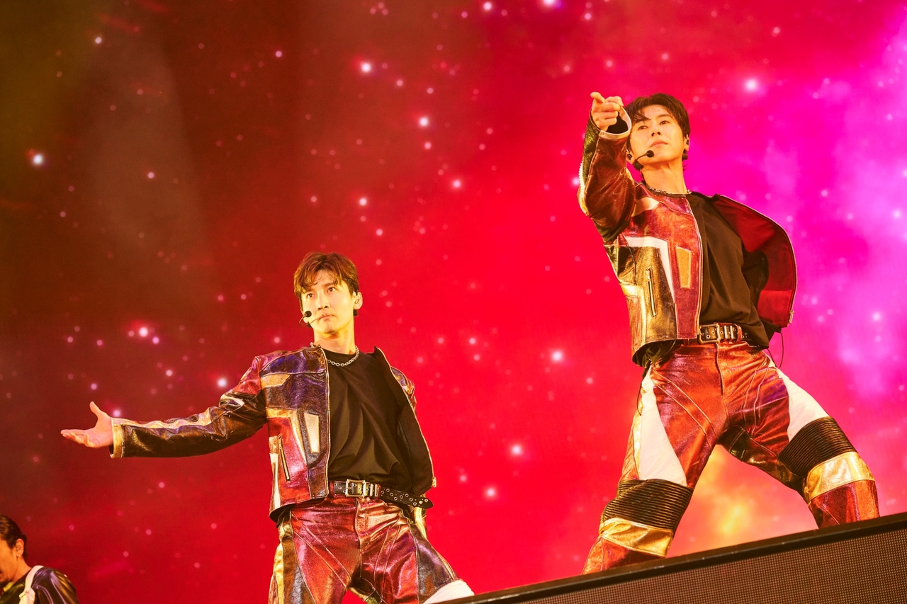 TVXQ marks Japan debut anniversary with 130,000 fans - The Korea