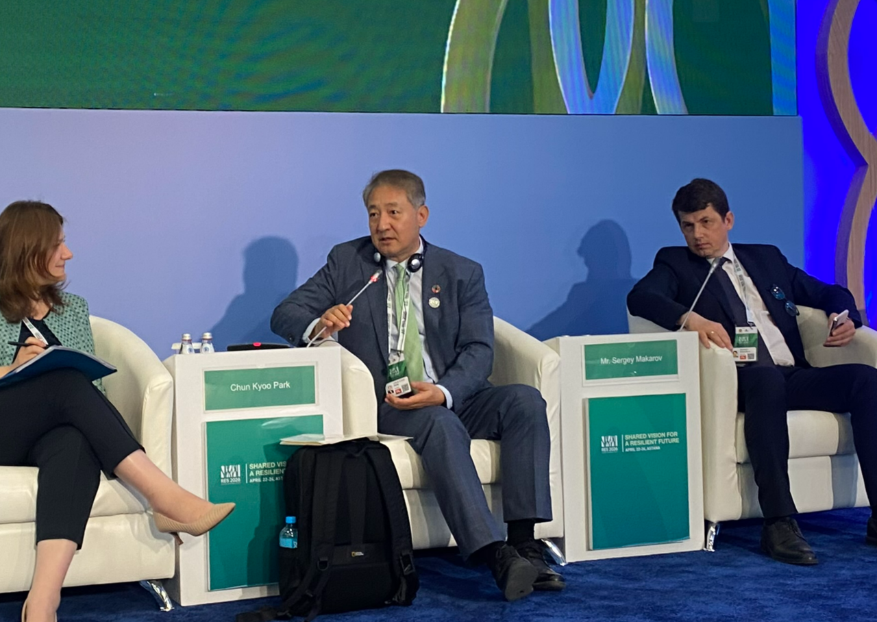 Park Chun-kyoo (center), head of the United Nations Office for Sustainable Development, speaks during “Mountains and Climate Change: From Vulnerability to Sustainable Development,” held as part of RES 2026 in Astana, Kazakhstan, Thursday. (Lim Jae-seong/The Korea Herald)