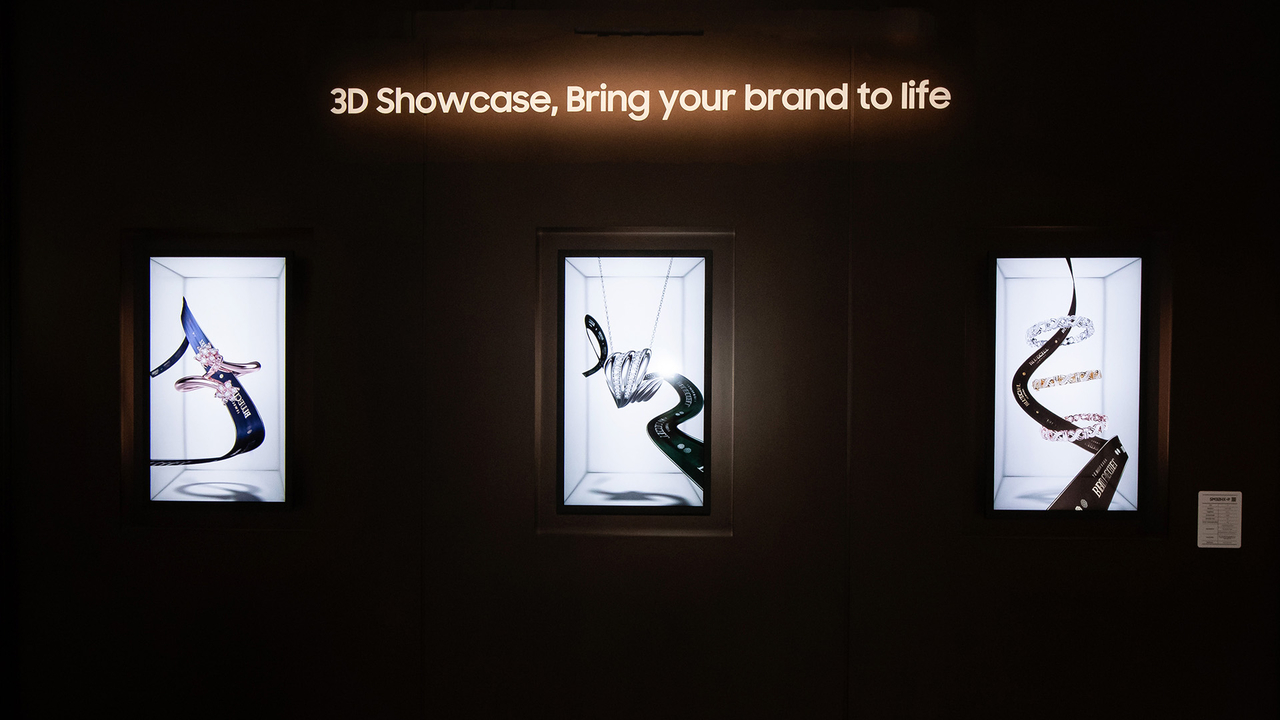 Samsung's 32-inch Spatial Signage, a glasses-free 3D display for retail.