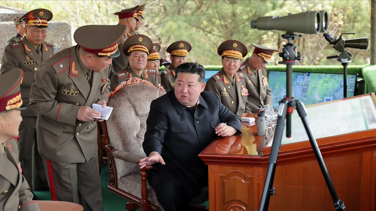 Kim Jong-un (center) observes a mortar firing competition by light infantry units of the Korean People’s Army on April 25, held to mark the 94th anniversary of the founding of the Korean People’s Revolutionary Army, in this image aired by Korean Central Television on April 26. (KCTV-Yonhap)