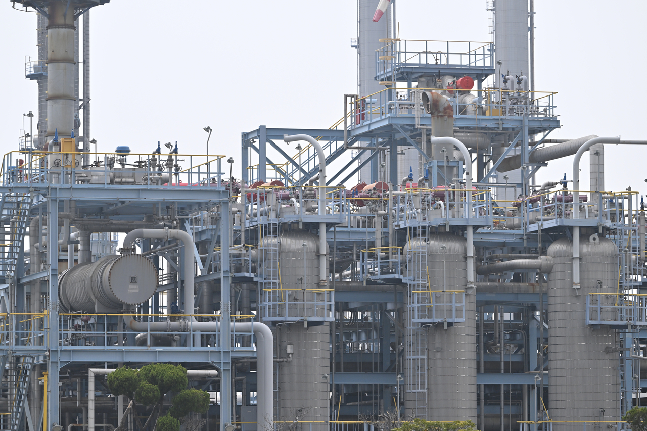 A naphtha cracking facility at Yeochun NCC in Yeosu, about 310 kilometers south of Seoul, is shown in this photo taken on April 1, 2026. (Yonhap)