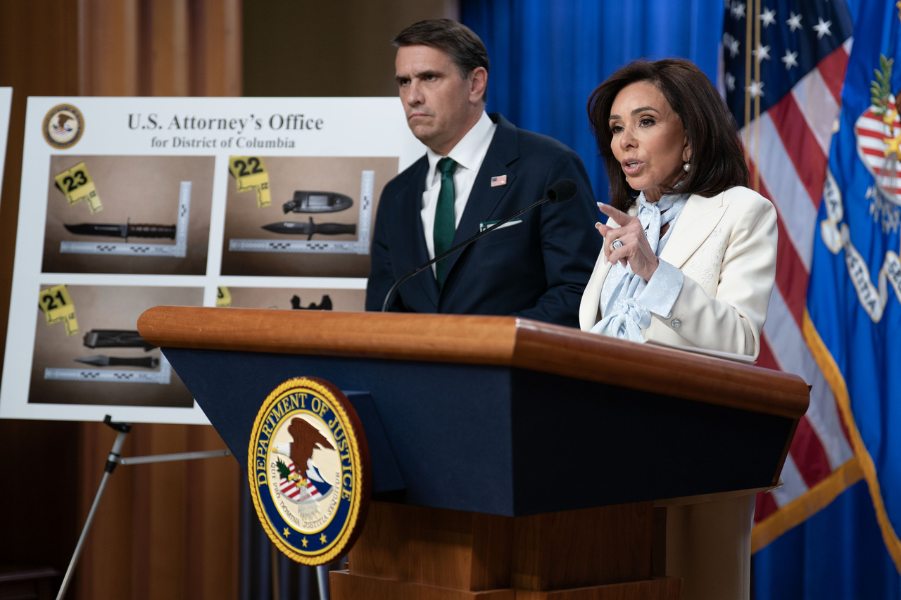 US Acting Attorney General Todd Blanche (left) and US Attorney for the District of Columbia Jeanine Pirro are seen during a news conference in Washington, Monday. (UPI-Yonhap)
