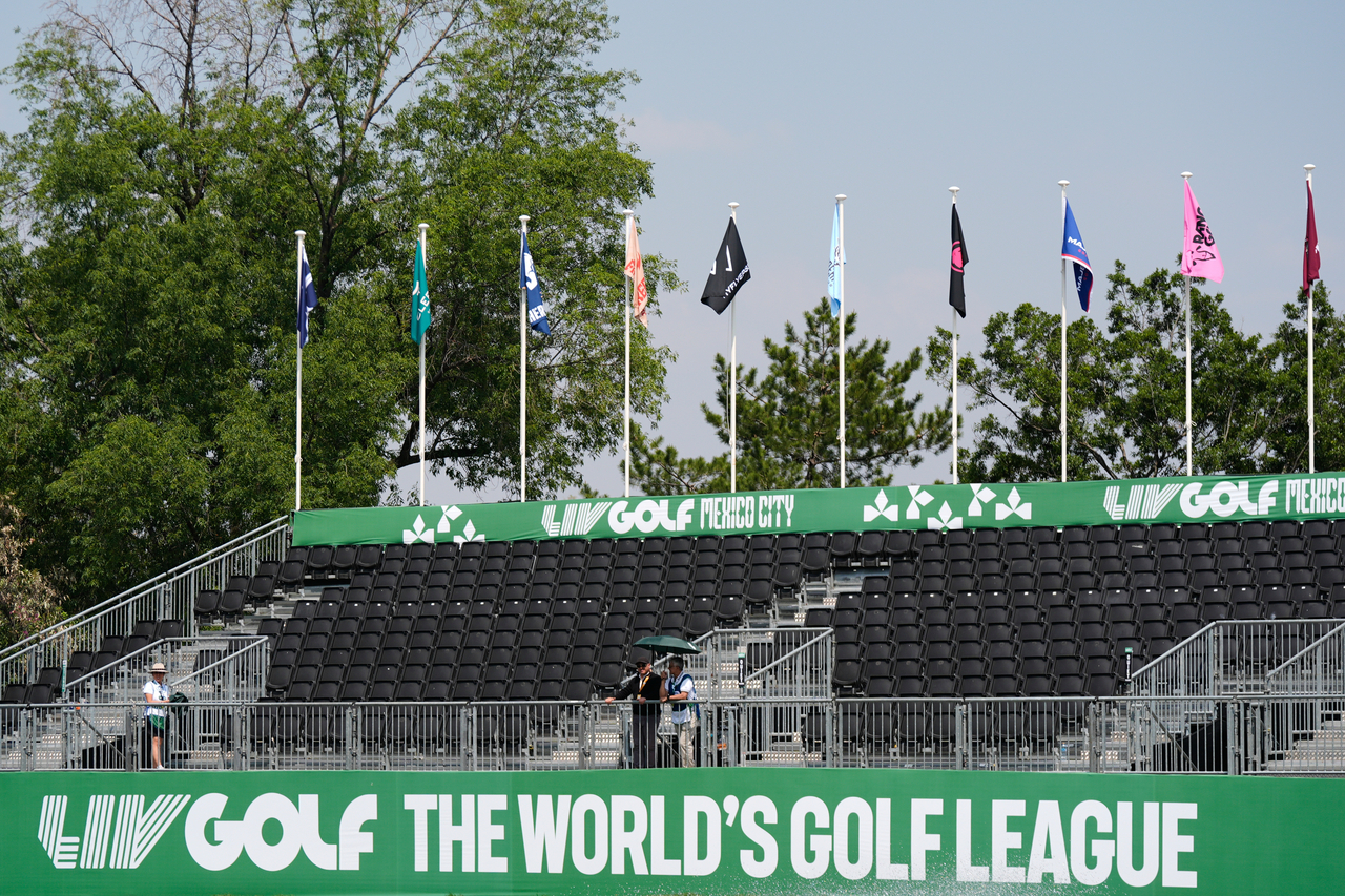 Fans watch the LIV Golf tournament in Naucalpan, Mexico, Aoril 16.   (AP-Yonhap)