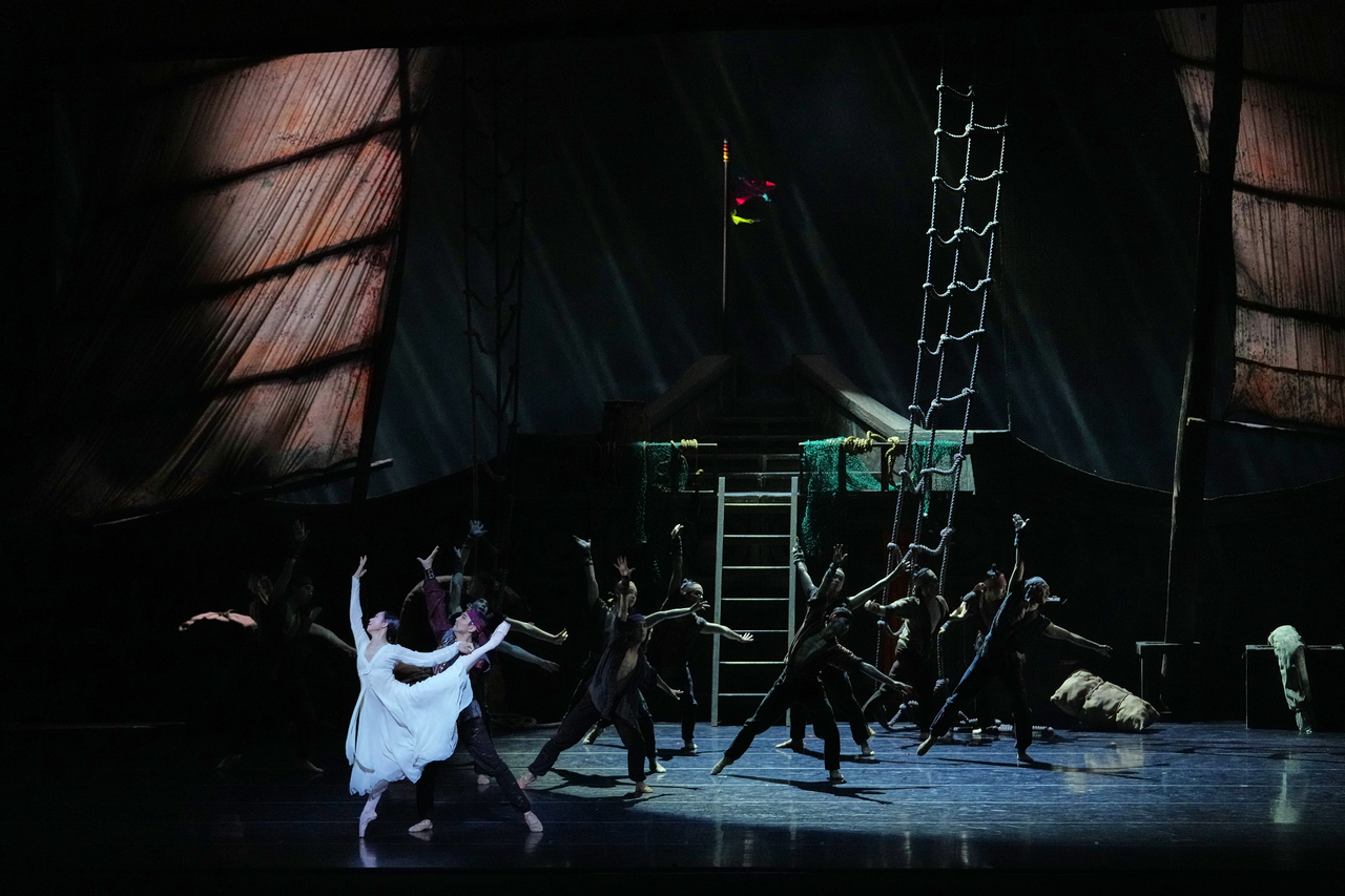 Universal Ballet's "Shim Chung" (Universal Ballet)