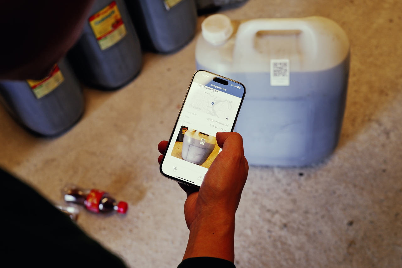 A smartphone application developed by ReFeed supports used cooking oil collection in Vietnam. (ReFeed)