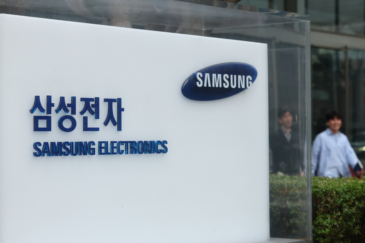 Samsung Electronics on Thursday reported its first-quarter net income of 47.22 trillion won ($31.8 billion), up 474.3 percent from a year earlier.