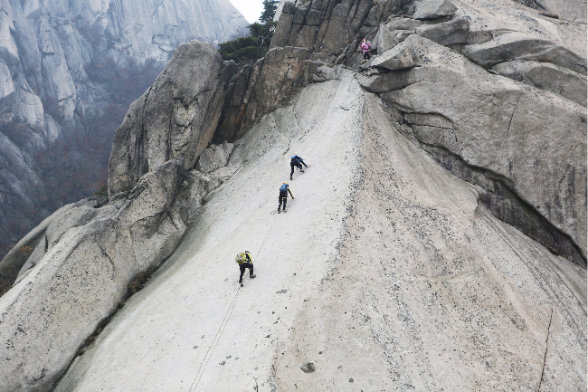 The Bukhansan trail extends into Gyeonggi Province. (Getty Images)