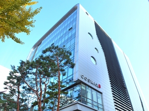 “최대실적” K-화장품 날았다…한국콜마·코스맥스, 올해 실적 눈높이 오른다 [중기+]