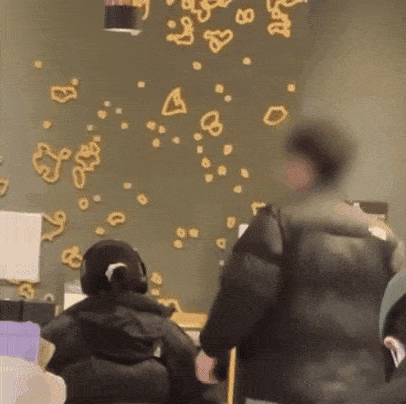 The suspect touches women at a cafe in Suwon, Gyeonggi Province, on Jan. 16. (Threads @bg_mansion)